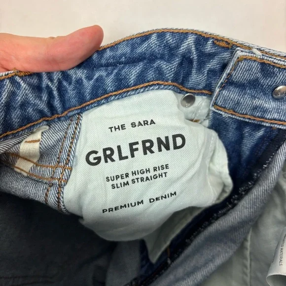 GRLFRND Sara Super High Rise Straight in Lenox Hill Size 25